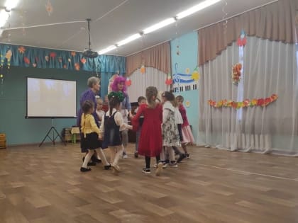 В дошкольном отделении Чемерновской школы прошло заседание районного методического объединения музыкальных руководителей дошкольных отделений школ по теме «Применение инновационных