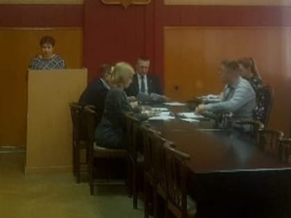 На оперативном совещании при главе Фокинской районной администрации сегодня был рассмотрен актуальный вопрос - работа с обращениями граждан