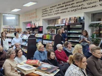 Заместитель Губернатора Татьяна Кулешова приняла участие в творческом вечере в «Брянсккниге»