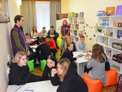 Для трубчевских студентов провели интеллектуальную игру «Что? Где? Когда?»