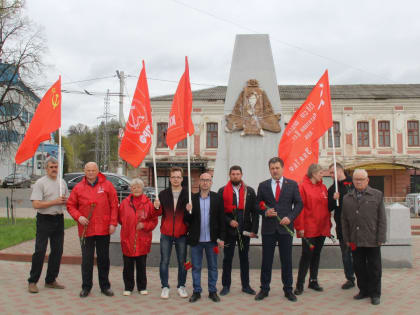 В Брянске коммунисты почтили память И.И. Фокина, могилу которого власти хотят перенести