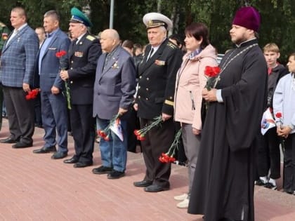 В Брянске прошла памятная акция ко Дню солидарности в борьбе с терроризмом