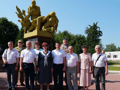 Почтить память тех, кто отдал жизни за Родину!