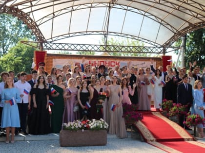 В школах Стародубского округа прошли выпускные балы