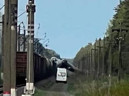 В Белгородской области 15 вагонов грузового поезда сошли с рельсов