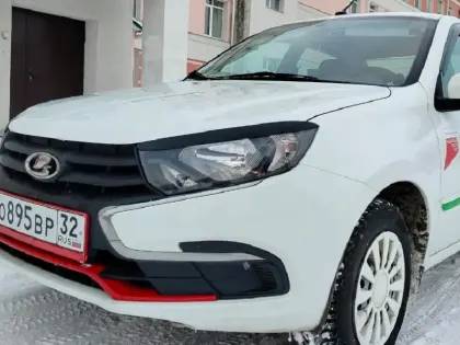 Почепская ЦРБ получила новые автомобили для медицинских нужд