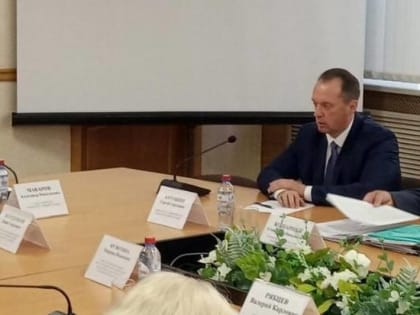 Мэр Брянска Макаров представил коллективу своего нового заместителя Сергея Антошина