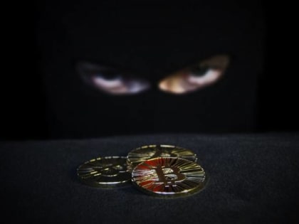 В Брянске 60-летний мужчина попался на развод с покупкой криптовалюты и лишился 1,2 млн рублей