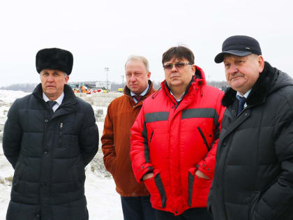 Александр Макаров проинспектировал «образовательные» стройки в микрорайоне «Деснаград»