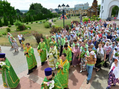 Брянские православные отмечают День Святой Троицы