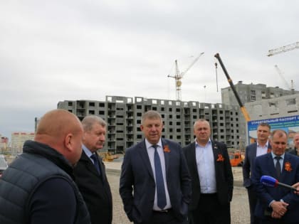 Губернатор Александр Богомаз провел инспекцию значимых строек Брянска