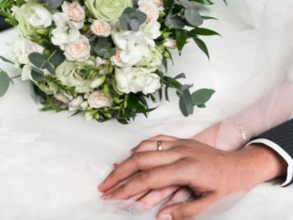 Молодожёны из Брянска расписались в Москве из-за отправленного на металлолом теплохода «Тосно»