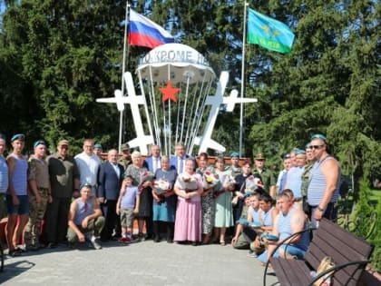 Губернатор Брянской области принял участие в праздничных мероприятиях, посвященных Дню ВДВ