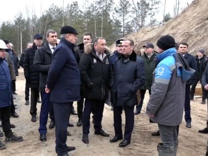Дмитрий Медведев проверил работу Брянского химзавода и обсудил со спецгруппой ВПК увеличение производства ПВО