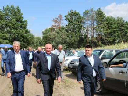 Областной семинар по уборке зерновых культур и рапса прошел в Комаричском районе