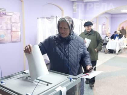 В Брянске с самого утра на избирательных участках активно голосуют жители