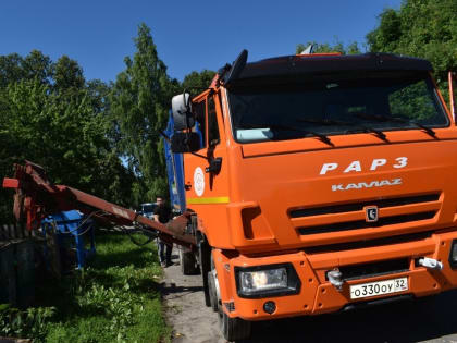 Новый мусоровоз пополнил парк коммунальной техники Жирятинского ЖКУ