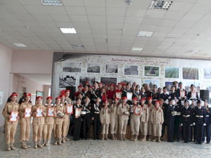 Четкий шаг юнармейцев