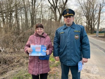 В Унечском районе по частному сектору ходят пожарные