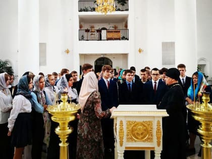 В Клинцах прошла экскурсия по Богоявленскому собору для гимназистов