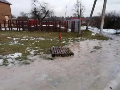 В брянском посёлке Локоть прокуратура организовала проверку после падения ребёнка в колодец