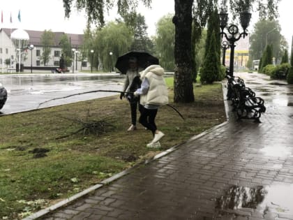 В Клинцах прошел субботник.