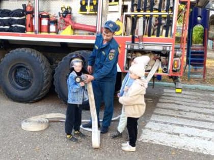 В День гражданской обороны сотрудники МЧС провели открытые уроки в дошкольных учреждениях