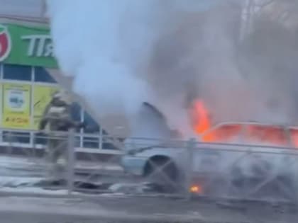 В Брянске  возле остановки «Мечта» сгорел легковой автомобиль