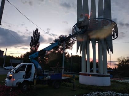 Стела «Воинам Брянского фронта» на кольце у вокзала демонтирована. Для ремонта