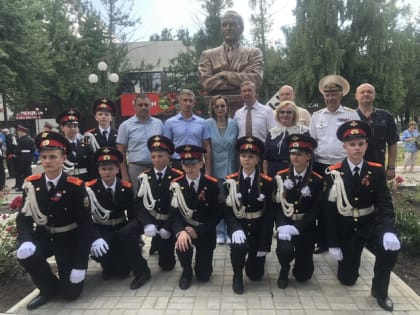 Открытие бюста В.С. Лановому