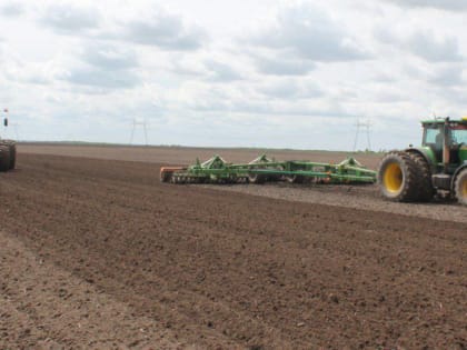 Все сельскохозяйственные предприятия Брянской области начали весенне-полевые работы