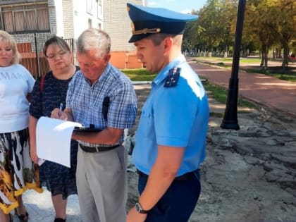 Сказочные подрядчики Макарова-Антошина: брянский сквер имени Пушкина за десять дней до даты сдачи готов только на 50%