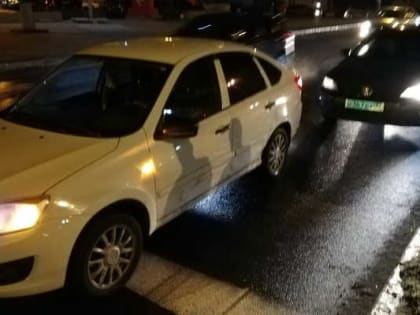 В Брянске возле ТЦ «Европа» столкнулись две легковушки