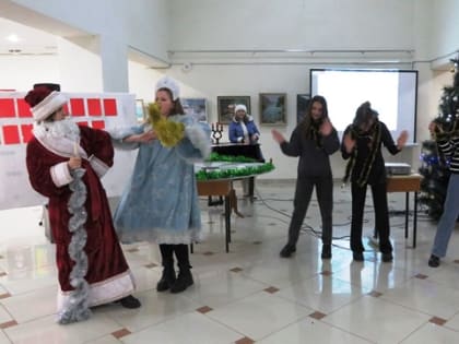 Забавы у новогодней елки