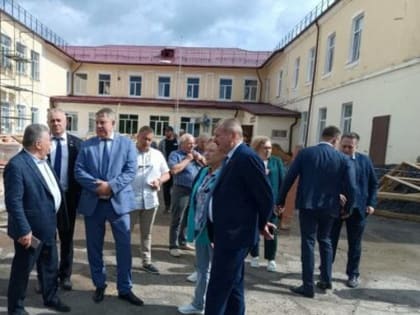 Губернатор Богомаз поручил ускорить ремонт школы в Унече, чтобы успеть к 1 сентября