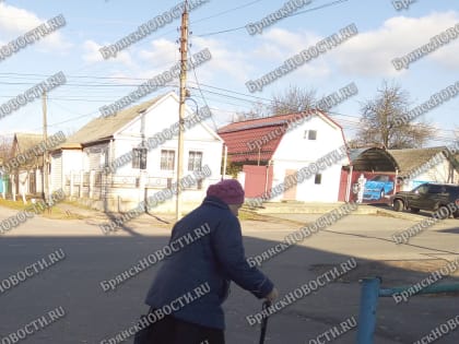 Если не хватает стажа для пенсии, то можно дождаться социальной пенсии или доплатить страховые взносы