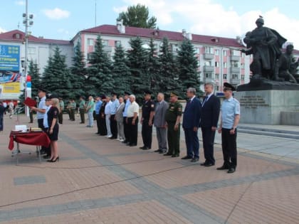 В Брянске состоялся открытый общегородской развод стражей порядка