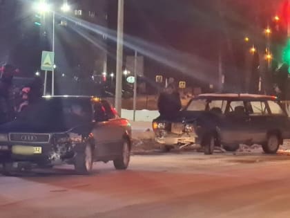 В Брянске две легковушки попали в ДТП возле Соснового Бора