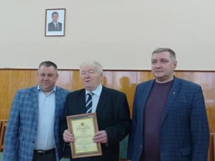 ПОЗДРАВИЛИ ПЕДАГОГА-НАСТАВНИКА