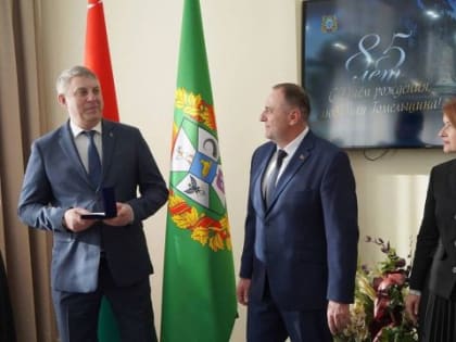 За вклад в российско-белорусское сотрудничество наградили Губернатора Брянской области