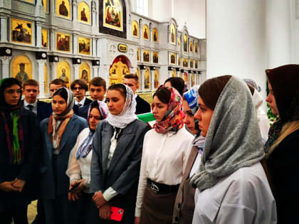 В Клинцах прошла новая экскурсия по Богоявленскому собору для школьников