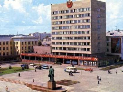 В Брянске вспомнили площадь Ленина без голубых елей