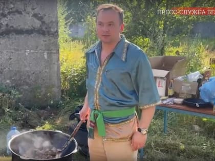 Превращение главы района Дениса Семенова в повара позабавила брянцев