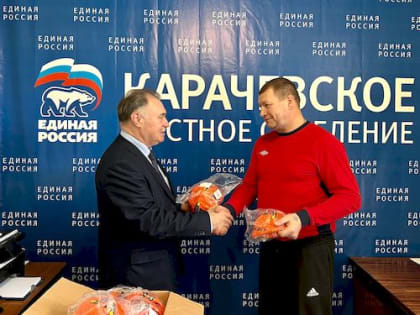 Николай Валуев передал мячи для команды спортивного стадиона «Снежеть»