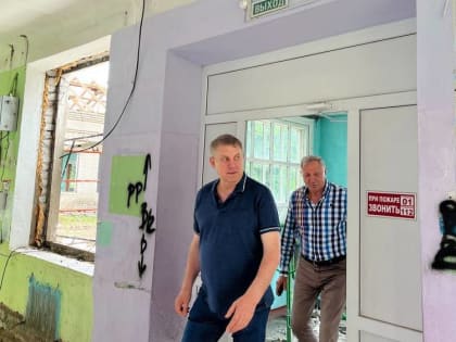Брянский губернатор Богомаз проверил ремонт школы в глубинке