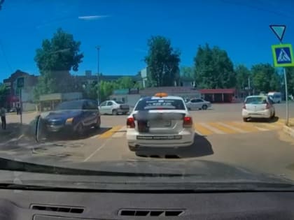 В Дятькове водитель легковушки сбил на переходе женщину и уехал