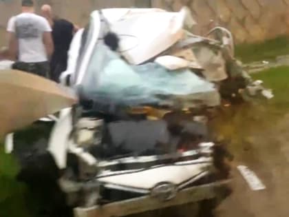 ДТП в Белых Берегах: легковая Toyota врезалась в маршрутку, водитель погиб
