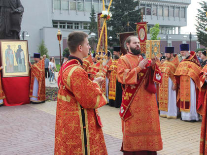 Коллектив Контрольно-счетной палаты Брянской области во главе с председателем В.Н. Сафроновой принял участие  в праздничных мероприятиях, посвященных памяти Святых Равноапостольных