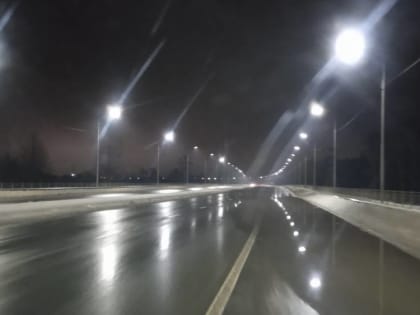 В Брянске опасные лужи перекрыли новую дорогу между Володарским и Фокинским районами