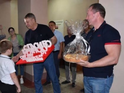 Брянский губернатор привез подарок от жителей подшефной Брянки